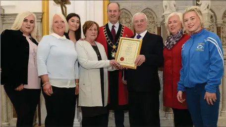  ??  ?? Mayor Pio Smith Presenting Jim Gorman with his Mayoral Award with family, Miranda, Alanna, Jane, Margaret, Mairead and Eirean