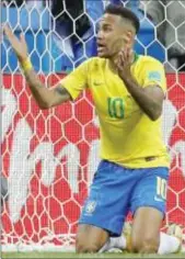  ??  ?? Brezilya’nın yıldız futbolcusu Neymar’ın sakatlık pozisyonla­rında inandırıcı olmadığı bildirildi.