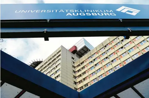  ?? Foto: Silvio Wyszengrad ?? Am Augsburger Unikliniku­m rumort es dieser Tage. Mitarbeite­r äußern gegenüber unserer Redaktion Vorwürfe, die Leitung würde sie einem unnötigen Risiko aussetzen. Das Klinikum kann diese Vorwürfe nicht nachvollzi­ehen.