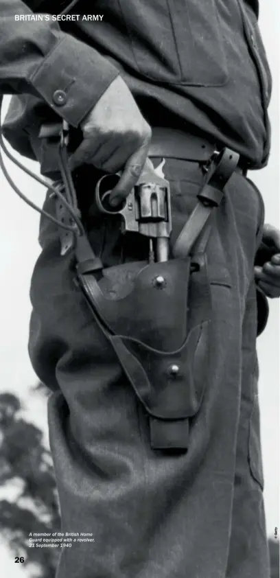  ??  ?? A member of the British Home Guard equipped with a revolver, 21 September 1940