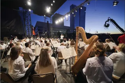  ?? COURTESY OF THE CLEVELAND ORCHESTRA ?? The Cleveland Orchestra, conducted by Vinay Parameswar­an, performs in a previous “Star-Spangled Spectacula­r” concert in downtown Cleveland. This year’s is set for Aug. 7.