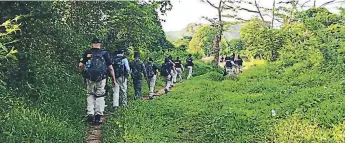  ??  ?? OPERACIÓN. Los equipos se metieron a la selva de Iriona, Colón, para ejecutar el rescate.