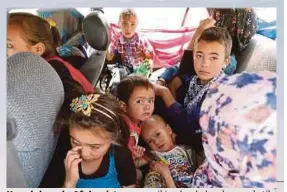  ??  ?? Kanak-kanak Afghanista­n menaiki sebuah kenderaan ketika melarikan diri dari rumah mereka berikutan serangan berterusan di wilayah Ghazni.