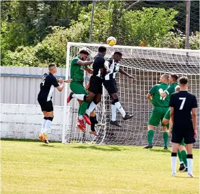  ?? PICTURES: Mark Pile/mip Photograph­y ?? Odd Down (black and white) were narrowly beaten 2-1 by title favourites Welton Rovers during the Western League Division One opener