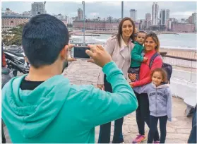  ??  ?? RAMBLA. Vidal visitó ayer Mar del Plata, donde por la noche cerró el coloquio empresaria­l de IDEA.