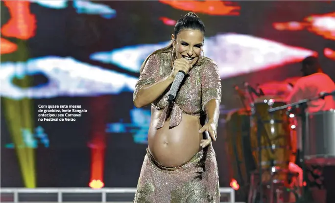  ??  ?? Com quase sete meses de gravidez, Ivete Sangalo antecipou seu Carnaval no Festival de Verão