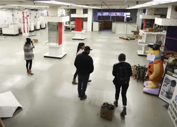  ?? RICHARD LAUTENS/TORONTO STAR PHOTOS ?? Organizers walk through the former Honest Ed’s space. The Centre for Social Innovation is preparing for a three-day Toronto For Everyone arts and music event.