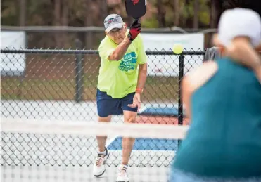  ?? PHOTOS BY
ARIEL COBBERT/ COMMERCIAL APPEAL ?? Scenes from a pickeball game at Willow Grove Pickleball courts in Cordova, Tenn. on Monday.