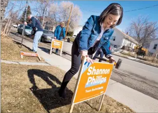  ?? Herald photo by Ian Martens ?? Lethbridge-West MLA Shannon Phillips helps her campaign team put up signs in the London Road neighbourh­ood after Tuesday’s election call, with Albertans heading to the polls April 16. @IMartensHe­rald
