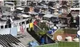  ?? Foto: dpa ?? Eines der vielen Armenviert­el der brasi lianischen Stadt Rio de Janeiro.
TRAGÖDIE
