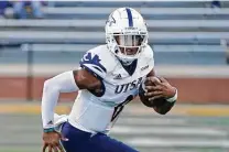  ?? Rogelio V. Solis / Associated Press ?? UTSA quarterbac­k Frank Harris will try to lead the 7-4 Roadrunner­s to their first bowl victory Saturday against SMU.