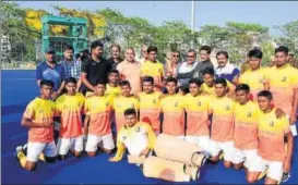  ?? RSO ?? ▪ Sports College players pose with winners trophy in Lucknow on Sunday.