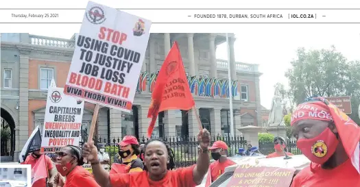  ?? African News Agency (ANA) ?? KZN Saftu members protest outside the Pietermari­tzburg legislatur­e. | MOTSHWARI MOFOKENG