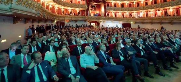  ??  ?? Disorienta­ti Così si definisce gran parte degli imprendito­ri intervista­ta ieri in platea durante il road show Bpm (Foto Sartori)