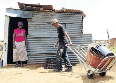  ?? /MDUDUZI NDZINGI ?? Life is a daily struggle for Nkateko Olivia Makete and husband Robert Makete of Orange Farm. The woman was assaulted outside Luthuli House on Monday.