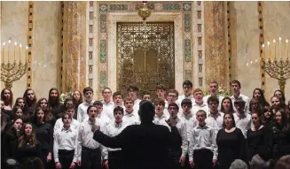 ?? (Allison Joyce/Reuters) ?? HAZAMIR INTERNATIO­NAL Jewish High School Choir sings at the Temple Emanu-El, New York. r "-"/ 304&/#"6.