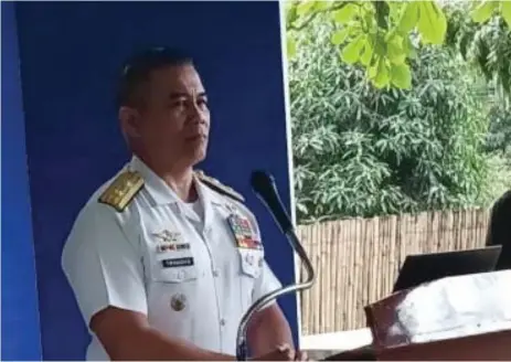  ?? ?? Philippine Navy spokespers­on for the West Philippine Sea Commodore Roy Vincent Trinidad (PNA file photo by Priam F. Nepomuceno)