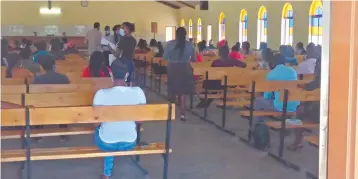  ?? Photo: Obrein Simasiku ?? Slow process… The 400 candidates undertakin­g a written interview at the Omuthiya ELCIN church yesterday.