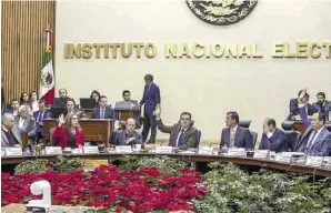  ??  ?? Sancionado­s. El Consejo General del INE impuso multas de 36.9 millones a partidos políticos.