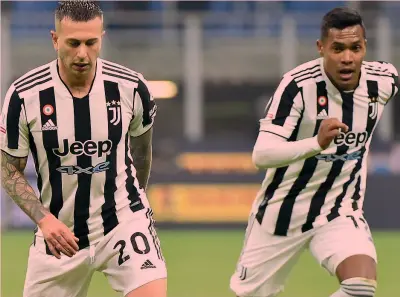  ?? LIVERANI ?? Insieme alla Juventus dal 2017 L’esterno azzurro Federico Bernardesc­hi, 28 anni, e il brasiliano Alex Sandro, 31