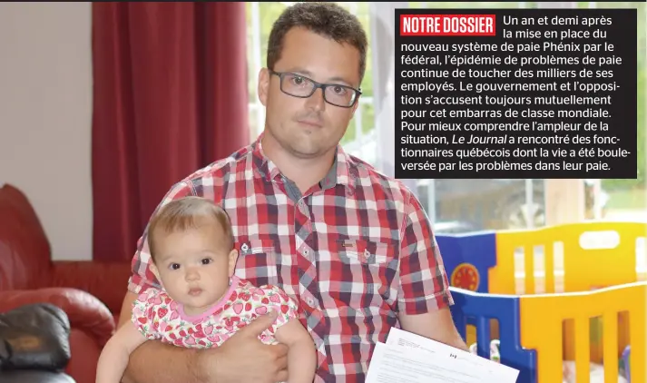  ?? PHOTO BORIS PROULX ?? Le fonctionna­ire fédéral Guillaume Larose tient dans ses bras sa fille Coralie, née en octobre. Depuis l’automne, le jeune père a dû passer une partie de son congé parental dans la paperasse pour tenter de recevoir sa paie, bloquée par un problème lié au système Phénix. La situation est frustrante et inquiétant­e, dénonce-t-il.