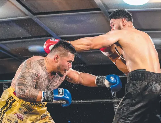  ?? Picture: DSL Photograph­y ?? NEW COACH: Herman Ene-Purcell (left, pictured fighting Will Nasio) will coach the Oakey Bears in the 2022 TRL season.