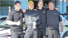 ??  ?? Das siegreiche Team: Patrick Plass (von links), Philipp Aicher und Vater Franz Ladurner halfen Christian Ladurner als Rennmechan­iker, Ingenieure und Freunde, das Rennen auf dem Nürburgrin­g zu gewinnen.