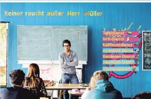  ??  ?? Sieben Millionen Zuseher lachten über Lehrer Zeki Müller. Seine Probleme haben aber auch echte Pädagogen