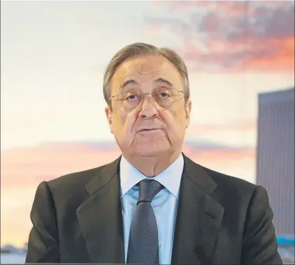  ?? FOTO: SIRVENT ?? Florentino Pérez espera a la eliminator­ia del PSG para poner en marcha la maquinaria blanca