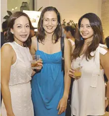  ??  ?? Sara Black (center) with Malt Manila’s Trisha Juico and Karrie Bitanga.