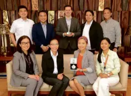  ??  ?? The Meralco Corporate Technology and Transforma­tion team, headed by Chief Technology Advisor Gavin D. Barfield (standing, 3rd from left) and Vice President and Corporate Informatio­n and Technology head Ernie Imperial (standing, 2nd from left), won gold...