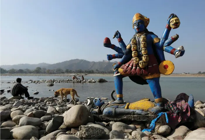  ?? Danish Siddiqui / Reuters ?? Previous rulings to clean up India’s sacred Ganges have been flouted or completely ignored, and the river is now heavily polluted in many areas