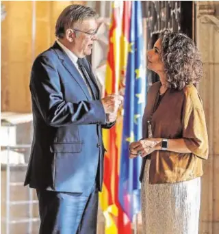  ?? // ROBER SOLSONA ?? La ministra María Jesús Montero, con Ximo Puig