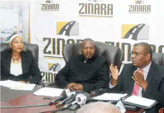  ?? — ?? Zimbabwe National Road Administra­tion chief executive officer Nkosinathi Ncube (right), flanked by board chairperso­n Dr George Manyaya and deputy board chairperso­n Ms Lizwe Bunu, speaks to the media during a Press conference in Harare yesterday. Picture: Edward Zvemisha