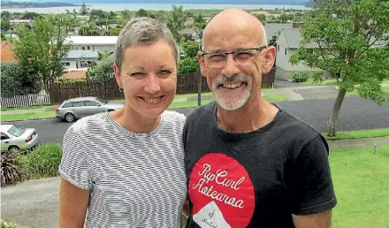  ?? CHRIS HARROWELL ?? Mangere Bridge couple Fiona and Callum McKinlay are marking Foster Care Awareness Week.