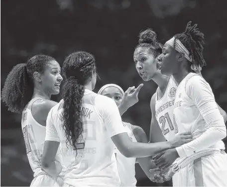  ?? FILE PHOTO BY THE ASSOCIATED PRESS ?? Tennessee guard Jaime Nared, far left, and center Mercedes Russell (21) — along with forward Kortney Dunbar, not pictured — will be honored this afternoon as the Lady Vols host South Carolina on senior day.