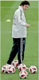  ?? AP ?? Real Madrid’s interim coach Santiago Solari attends a training session on Tuesday. —