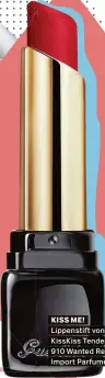  ??  ?? KISS ME!
Lippenstif­t von Guerlain, Kisskiss Tender Matte, 910 Wanted Red, Fr. 52.90, Import Parfumerie. Red lips have more fun!