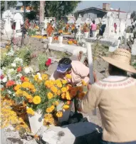  ??  ?? El jefe de Gobierno capitalino aseguró que se reforzará una barda de un cementerio de Tláhuac que resultó dañada por el temblor.