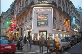  ??  ?? Le cinéma Le Champo, à Paris, organise des marathons nocturnes.