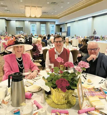  ?? MONICA RODRIGUEZ ?? Columnist Philip Potempa, center, comedienne Jeannie Rapstad, left, of Hammond, and John Cain, of Crown Point, attend the 50th annual May wine lunch hosted by the Women’s Associatio­n of Northwest Indiana Symphony Society on Wednesday in Munster.