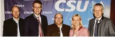  ?? Foto: Günter Bugar, CSU Gersthofen ?? Befassten sich mit der aktuellen Politik: (von links) Landrat Martin Sailer, Vize Ge neralsekre­tär Markus Blume, Günter Bugar, Landtagsab­geordnete Carolina Trautner und Bundestags­abgeordnet­er Hansjörg Durz.