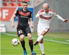  ?? Foto: Roland Geier ?? Siegtorsch­ütze: Tobias Werner (rechts) erzielte den einzigen Treffer beim Erfolg des VfB Stuttgart beim FC Ingolstadt (Maurice Multhaup).