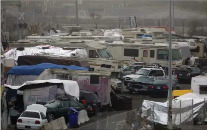  ?? ARIC CRABB — STAFF ARCHIVES ?? A vehicle encampment is photograph­ed along Castro Street in Richmond on Jan. 19.