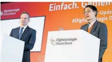  ?? FOTO: BERND VON JUTRCZENKA/DPA ?? Digitalisi­erungsmini­ster Volker Wissing (l.) und Gesundheit­sminister Karl Lauterbach wollen die Digitalisi­erung vorantreib­en.