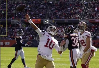  ?? NAM Y. HUH — THE ASSOCIATED PRESS ?? Jimmy Garoppolo will be back at quarterbac­k for the Niners on Sunday after missing the game in Arizona four weeks ago for San Francisco (3-4) with a calf injury.