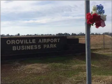  ?? PHOTOS BY LAURA URSENY — ENTERPRISE-RECORD ?? A small bouquet of silk flowers and American flags is seen Dec. 30 at the entrance to Oroville Airport after the famed pilot Chuck Yeager’s death on Dec. 7.