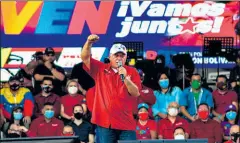  ?? Henry Chirinos/efe ?? • Diosdado Cabello, pieza fuerte del chavismo, en un recorrido de campaña por San Francisco, estado de Zulia.