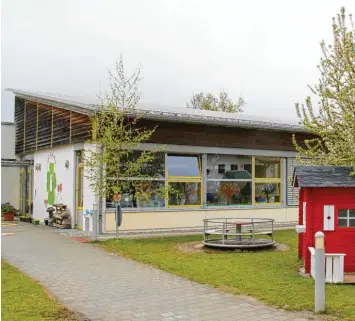  ?? Foto: Wilhelm Schmid ?? Toben und Spielen nach den Lehren Sebastian Kneipps. Als erster Kindergart­en im südlichen Landkreis soll die Einrichtun­g in Kellmünz in diesem Jahr als Kneipp Kindergart­en zertifizie­rt werden.