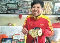  ?? ZHAO RUIXUE / CHINA DAILY ?? Chen displays four of the medals she has won over the years at home in Jinan.